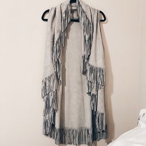 Boutique light grey fringe short sleeve cardi
